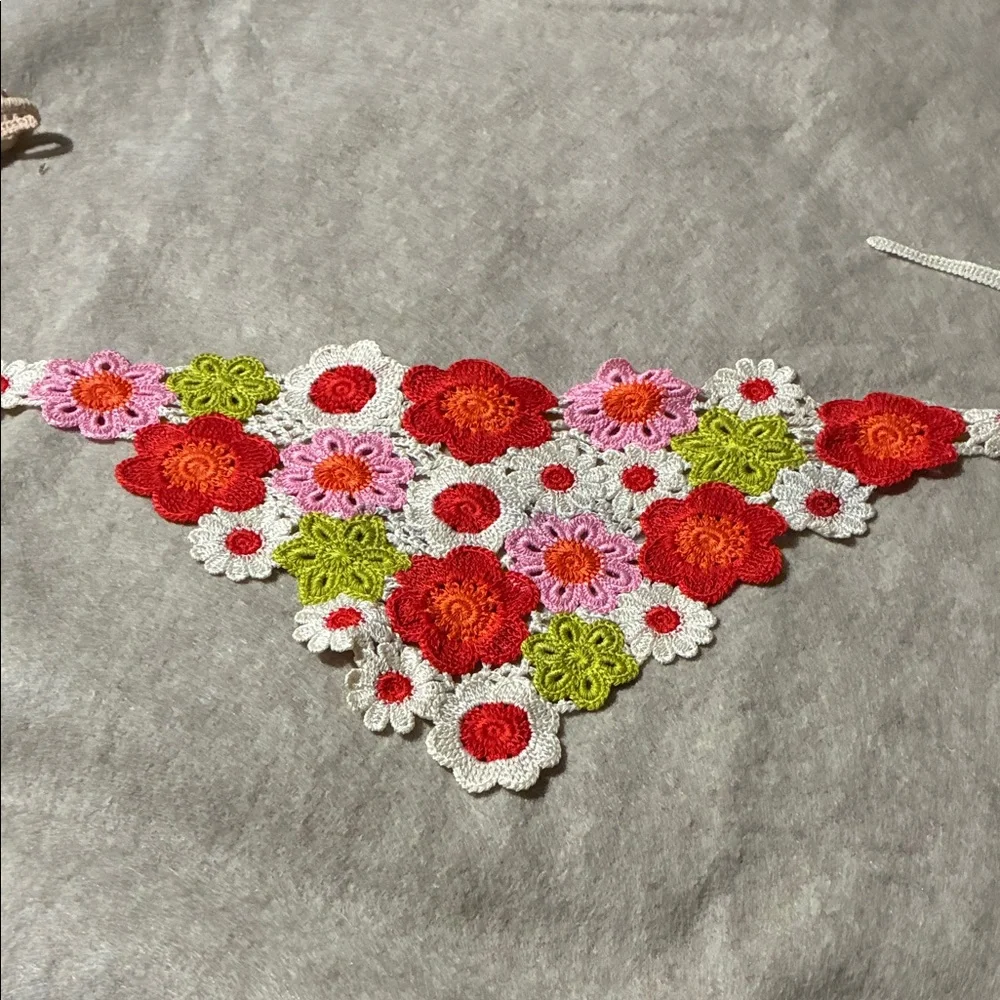 Handcrafted Floral and Heart Patterned Scarves - Picture 4 of 4